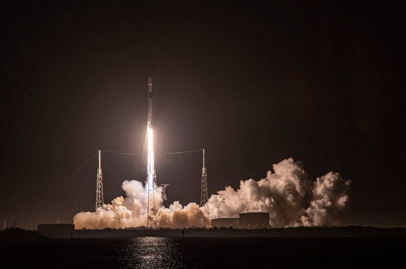 Falcon 9 launches again carrying 22 Starlink satellites