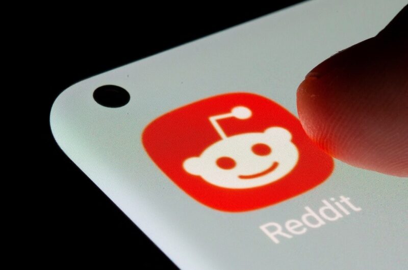 Prior to its IPO, investors advise Reddit to aim for a multibillion dollar valuation