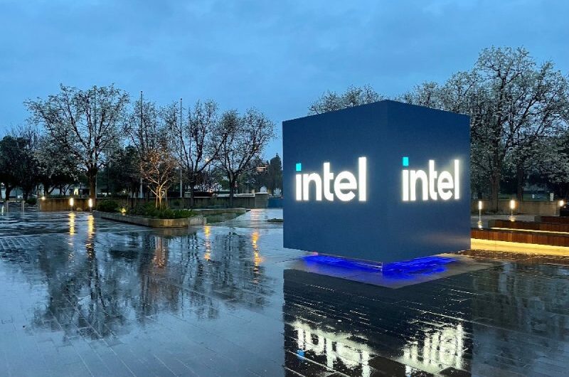 Intel Hopes to Provide Chips by 2025 for 100 Million AI Personal Computers