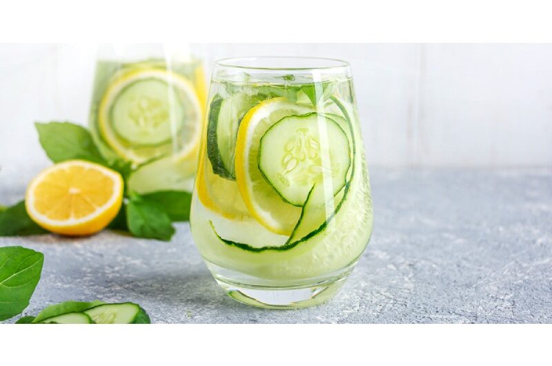 5 Arguments for Drinking Detox Water Rather Than Regular Water to Get Clear Skin