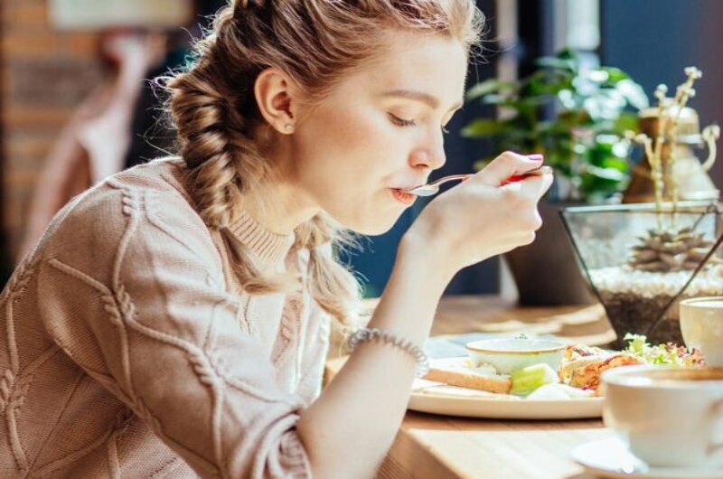 5 Unexpected Health Advantages Of Eating Dinner Before 7:00 P.M